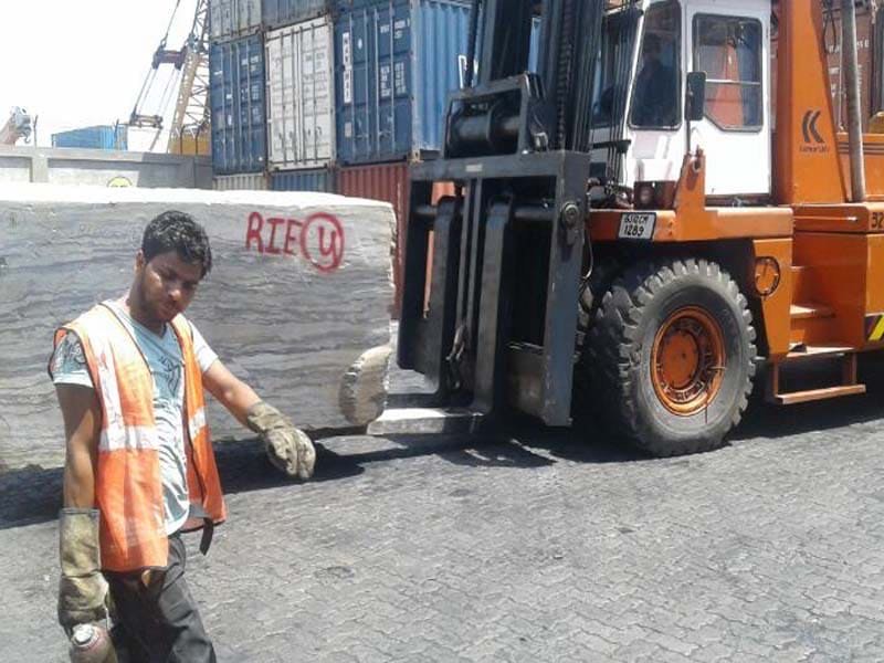 Yard Crane Machine Lifting Natural Stone for Container Loading