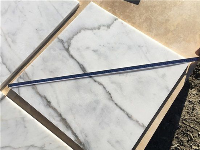 White marble slab checked with a straight edge before dispatch